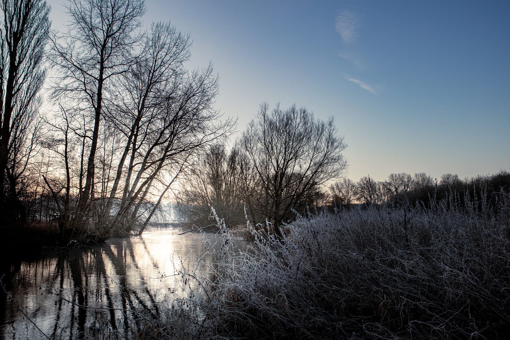 Countryside sunrise over the River Kennet on a cold frosty morning.